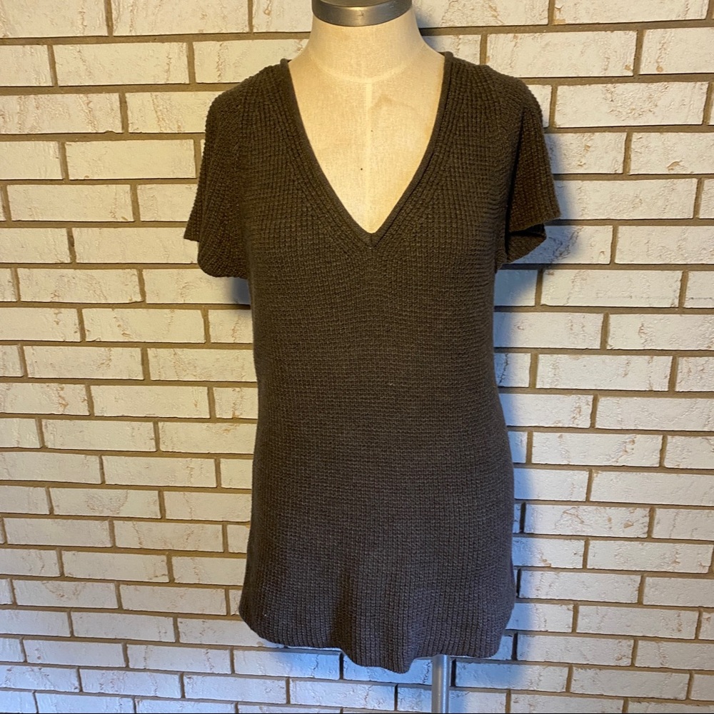 Banana Republic - Brown short sleeve sweater. Sz L